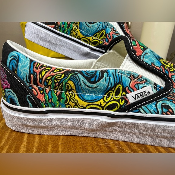 VANS Underwater Coral Octopus Slip-Ons Unisex, Size 7.5 m 9 W Limited Edition - Picture 2 of 9